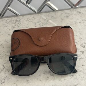Ray Ban New Wayfarer tortoise shell sunglasses 2132